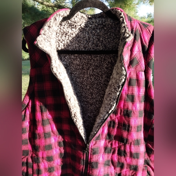 Maurice Women's Reversible Vest. Size 3 (as in 3X). Cotton and Sherpa fabric. - Picture 3 of 6